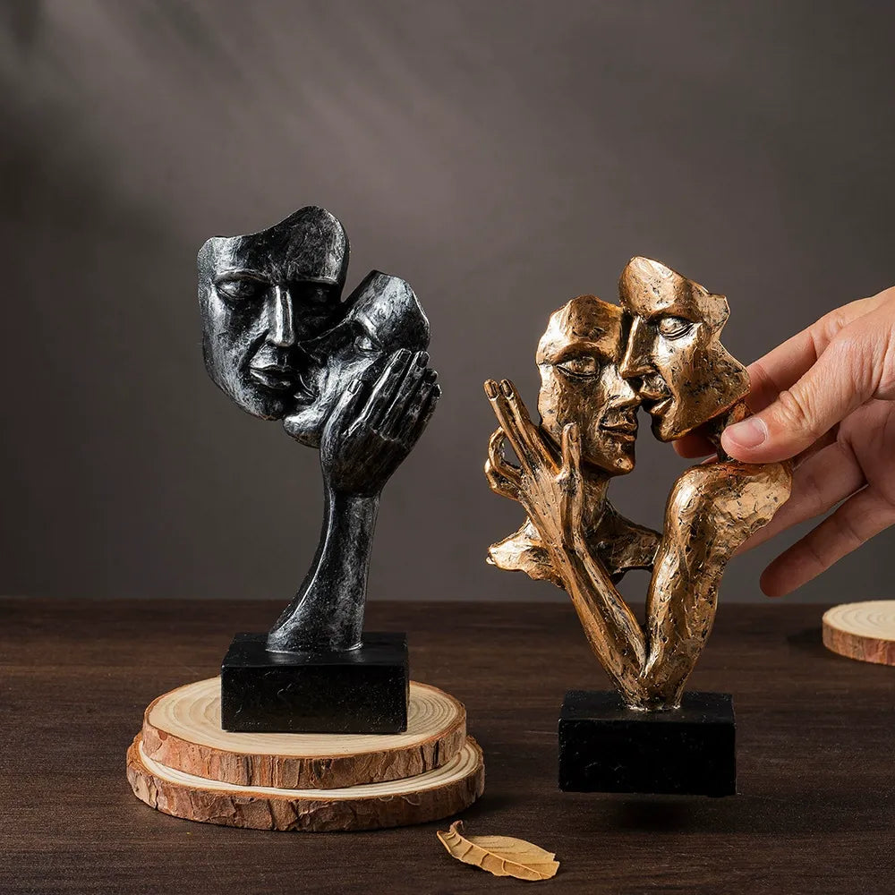 Abstract Kiss Sculpture Resin 16-18 cm | Black or Bronze Finish | Textured Couple Statue for Shelf, Sideboard, Nightstand