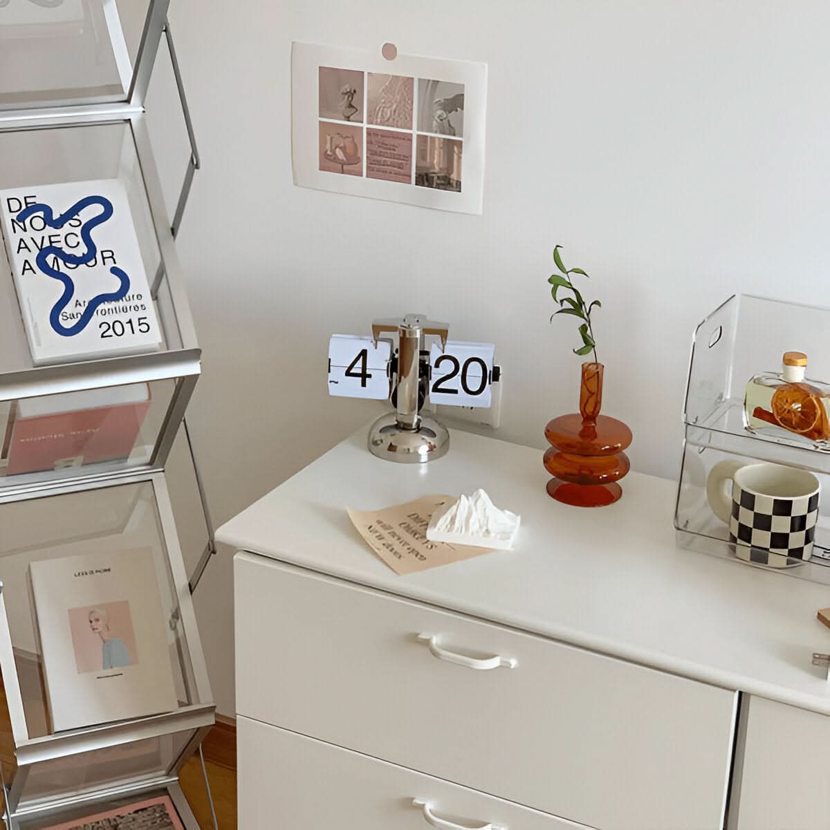 Automatic Retro Flip Clock - Silent, Minimalist Desk Design - Large Digits - Battery-Operated
