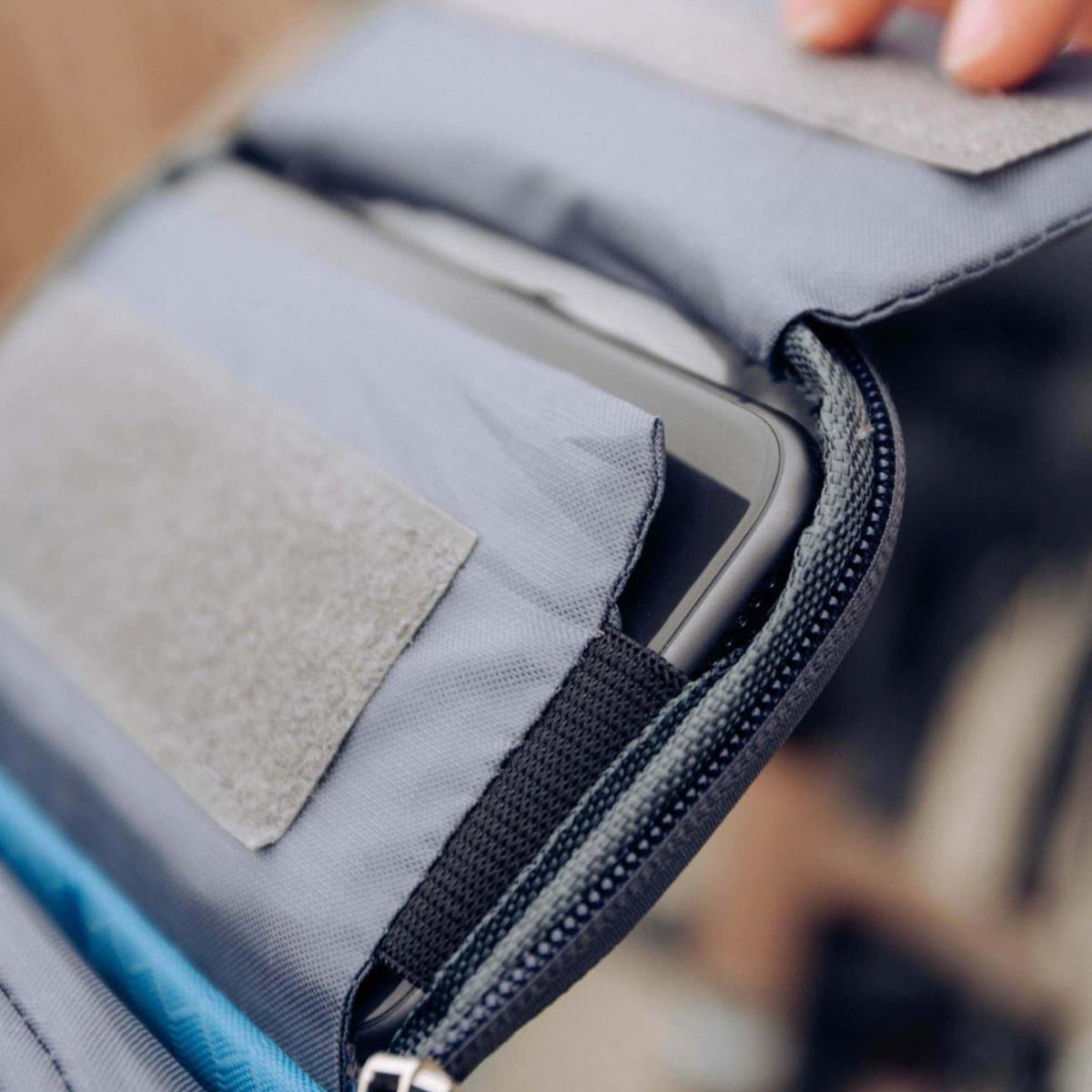 Bike Handlebar Storage Bag | Touchscreen Phone Window, 22 x 12 x 12.5 cm | Waterproof Nylon, Hook-and-Loop Mount