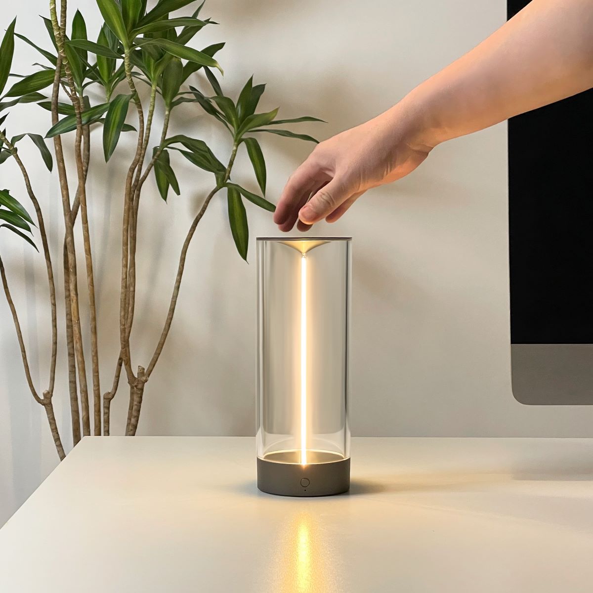 Cordless LED Lamp Rechargeable Touch-Sensitive with Collapsible String