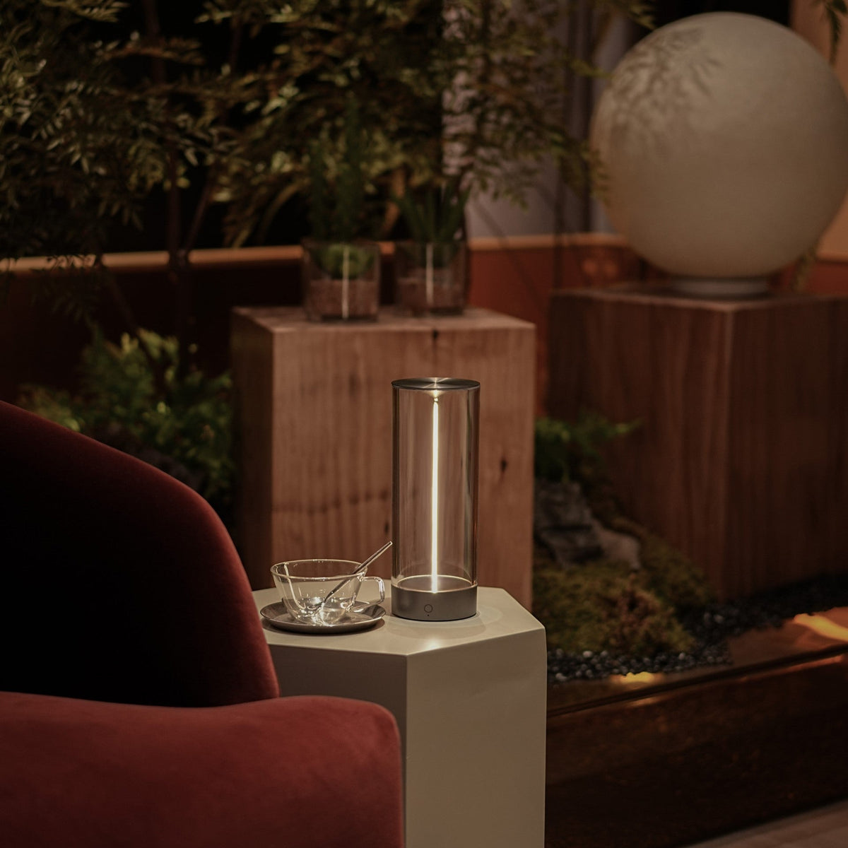 Cordless LED Lamp Rechargeable Touch-Sensitive with Collapsible String