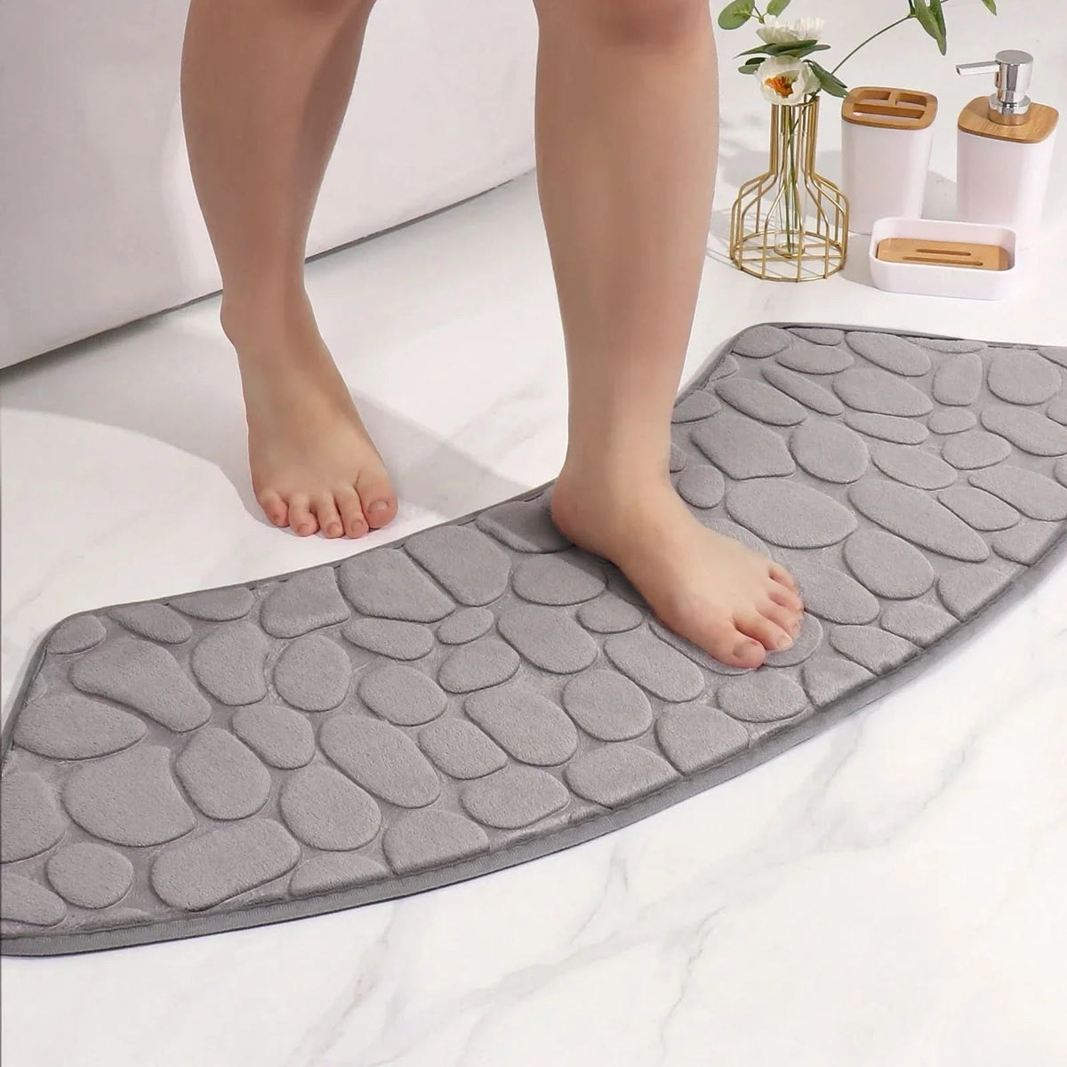 Curved Bath Mat - Non-Slip Coral Fleece Design - Quick-Drying