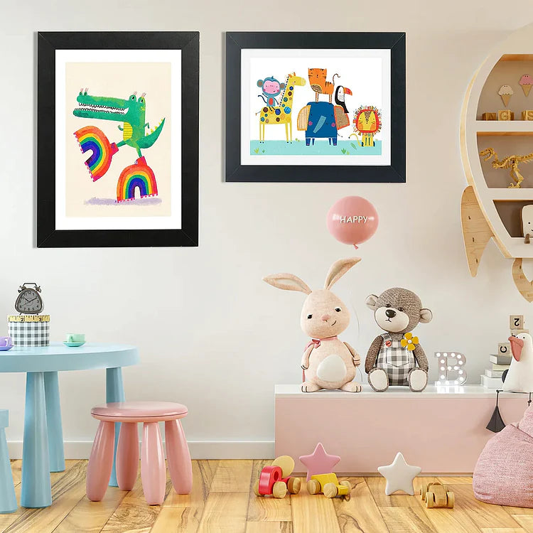 Magnetic Picture Frame Lightweight Impact-Resistant with 150-Artwork Capacity