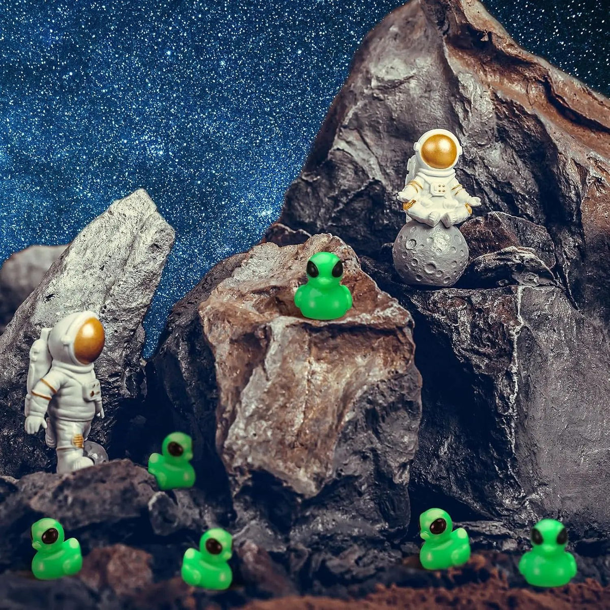 Mini Alien Duck Figurines Resin Set | 50-Piece Sci-Fi Style | Party Favours, Desk Decor, Halloween Displays & Craft Accents