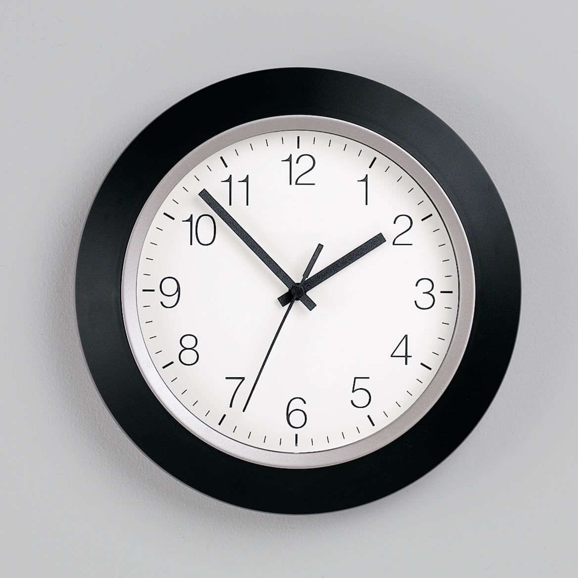 Radio-Controlled Wall Clock 30cm (12in) | Self-Setting Domed Face, Black or Silver | Never Needs Resetting, Battery Powered
