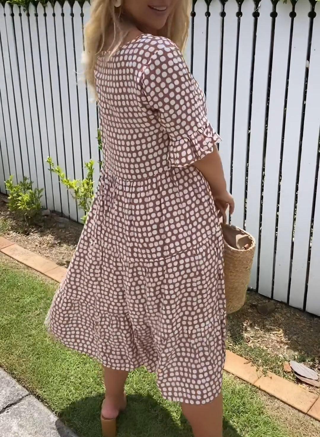 Women's Short-Sleeve Midi Dress - Relaxed Fit - Round Neck - Flowing Silhouette