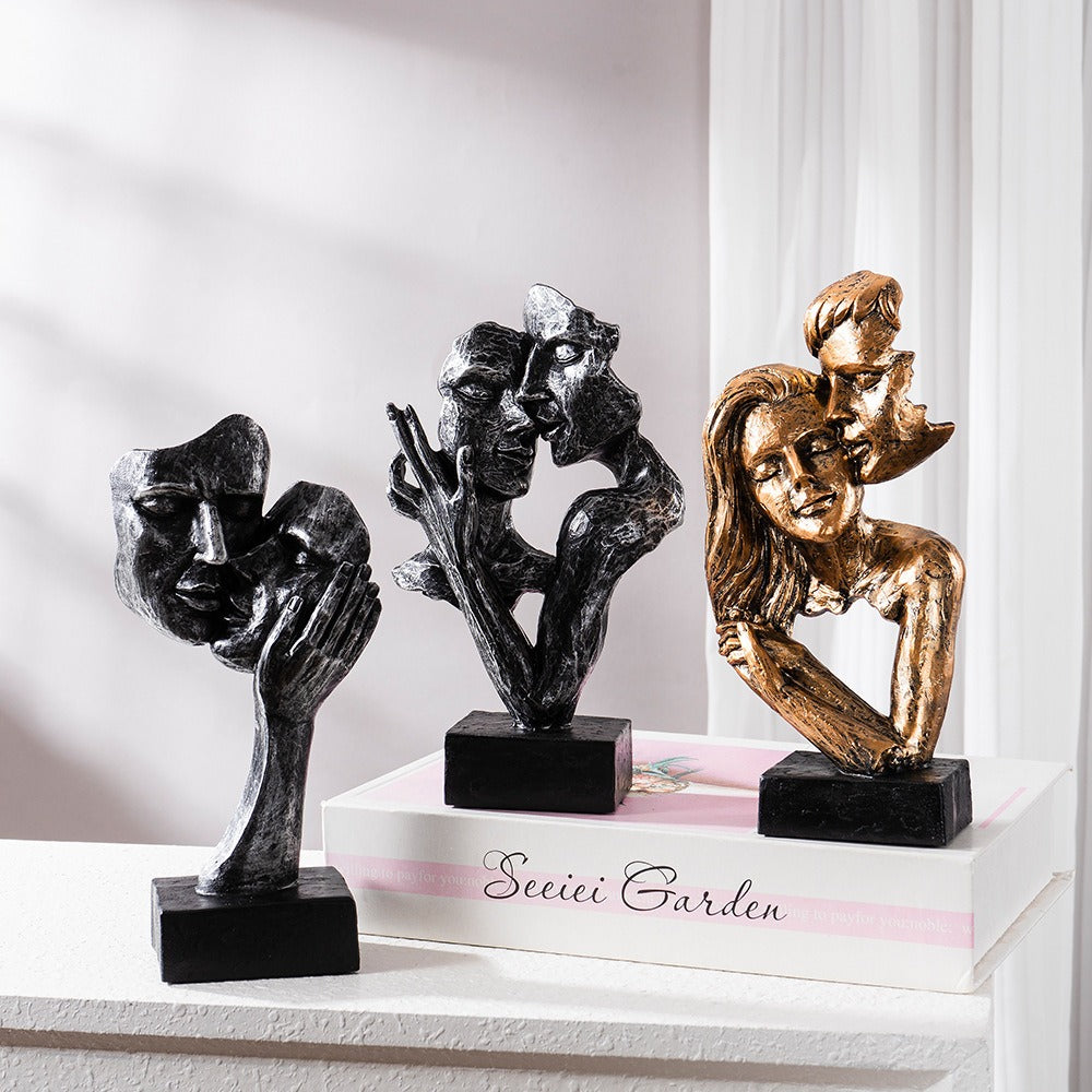 Abstract Kiss Sculpture Resin 16-18 cm | Black or Bronze Finish | Textured Couple Statue for Shelf, Sideboard, Nightstand