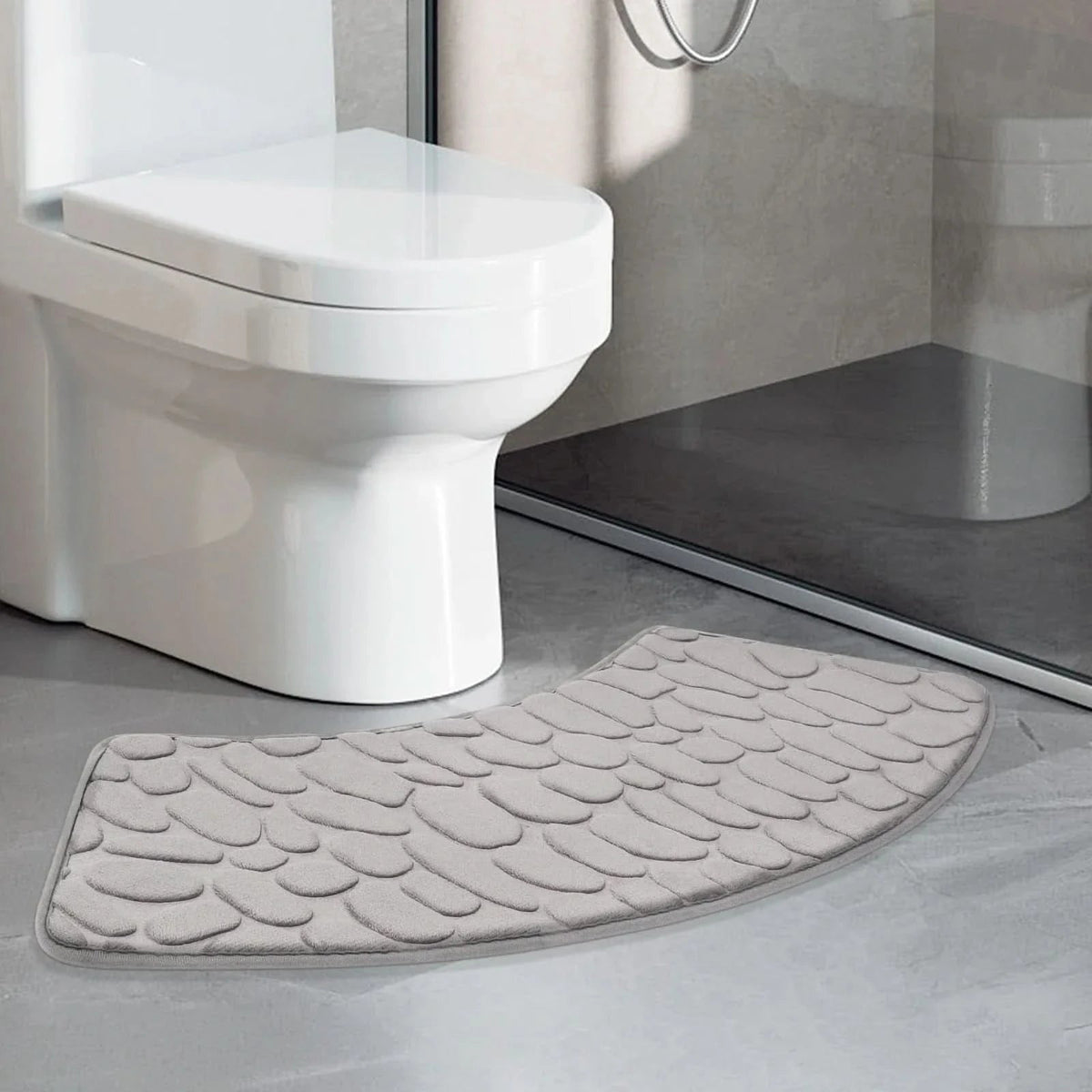 Curved Bath Mat - Non-Slip Coral Fleece Design - Quick-Drying