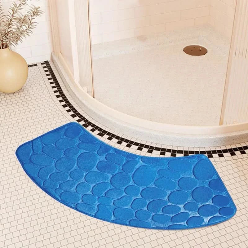 Curved Bath Mat - Non-Slip Coral Fleece Design - Quick-Drying