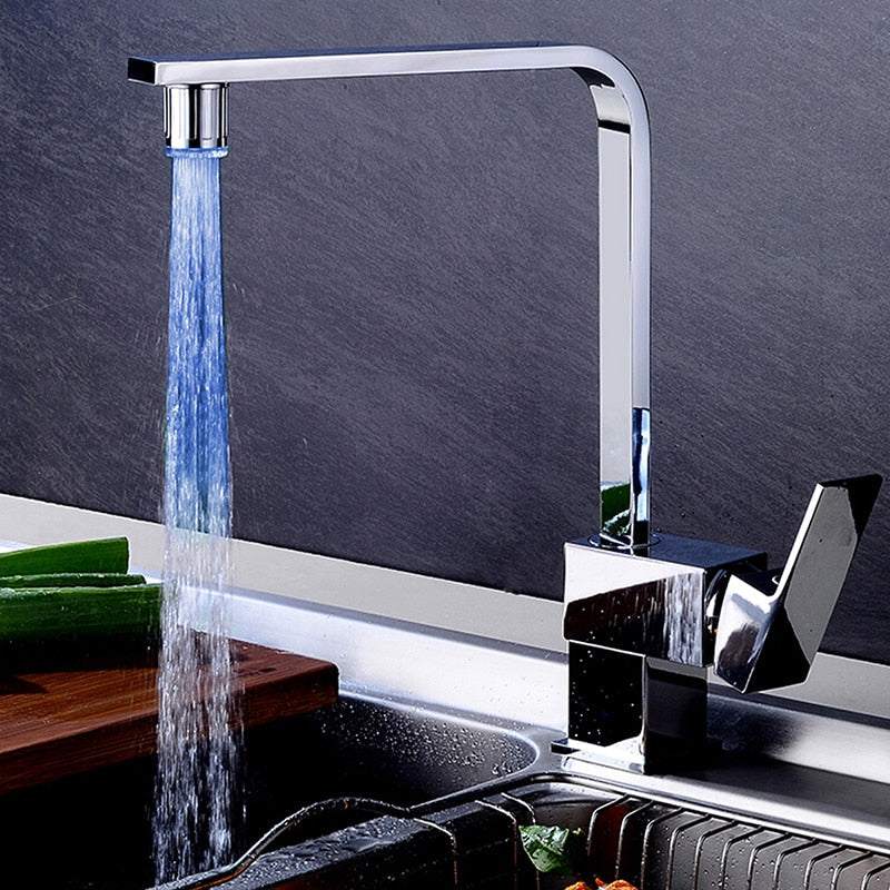 LED Tap Light Colour-Changing Universal Fit with Automatic Light-Up