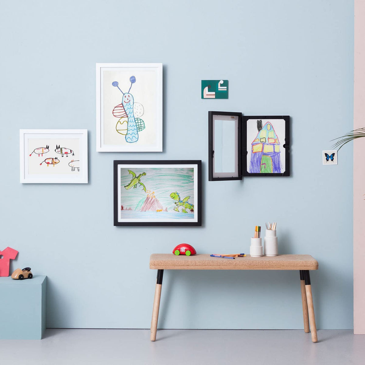 Magnetic Picture Frame Lightweight Impact-Resistant with 150-Artwork Capacity