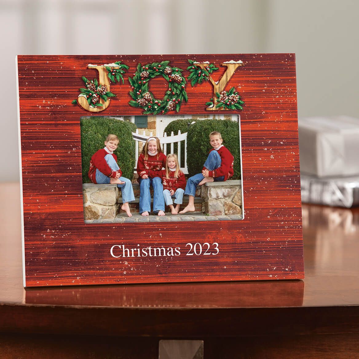 Personalised Christmas Picture Frame | Solid Wood, Holds 4 x 6 Inch Photo | Wreath Design, Wall or Table Mount