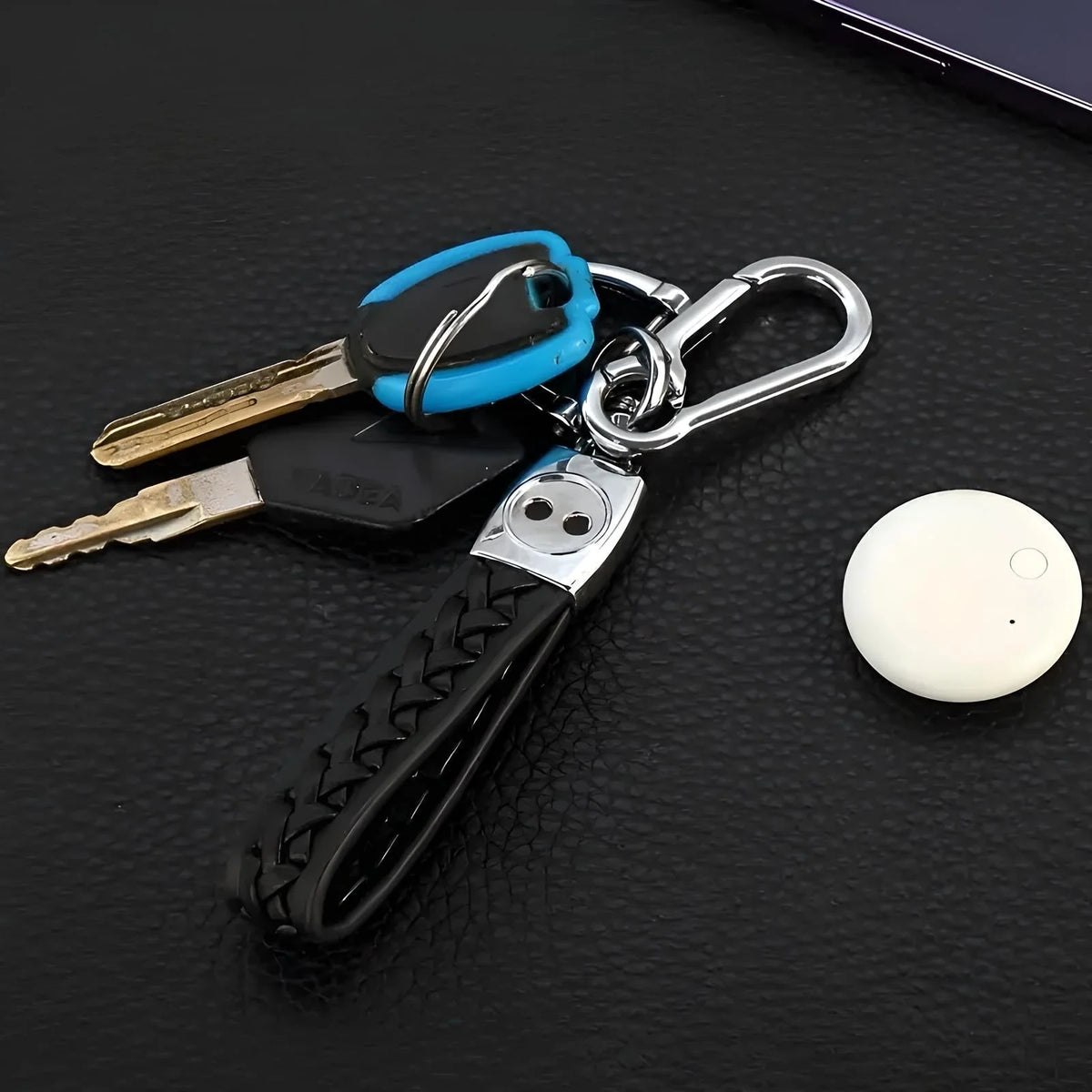 Universal Luggage Tracker | Loop Top, One-Button Face